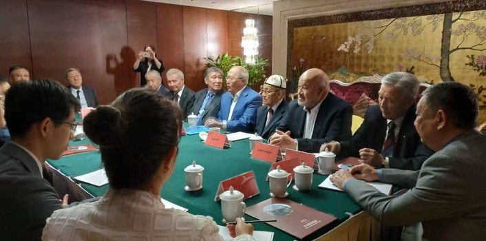 Здесь и сейчас Здесь и сейчас
